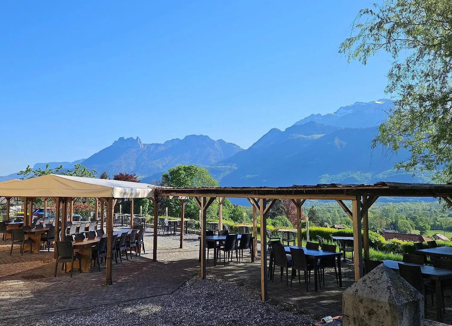 Auberge De Pontgibaud Lathuile Locanda