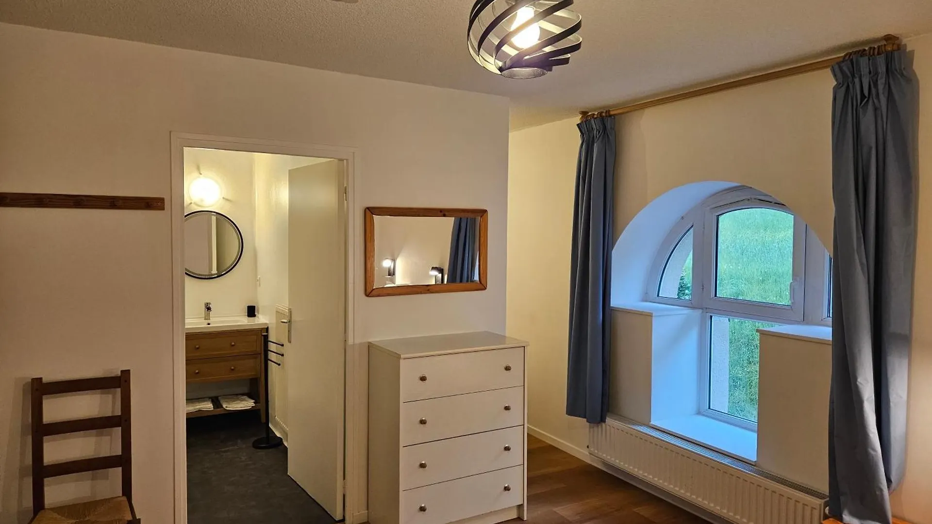 Auberge De Pontgibaud Lathuile Francia